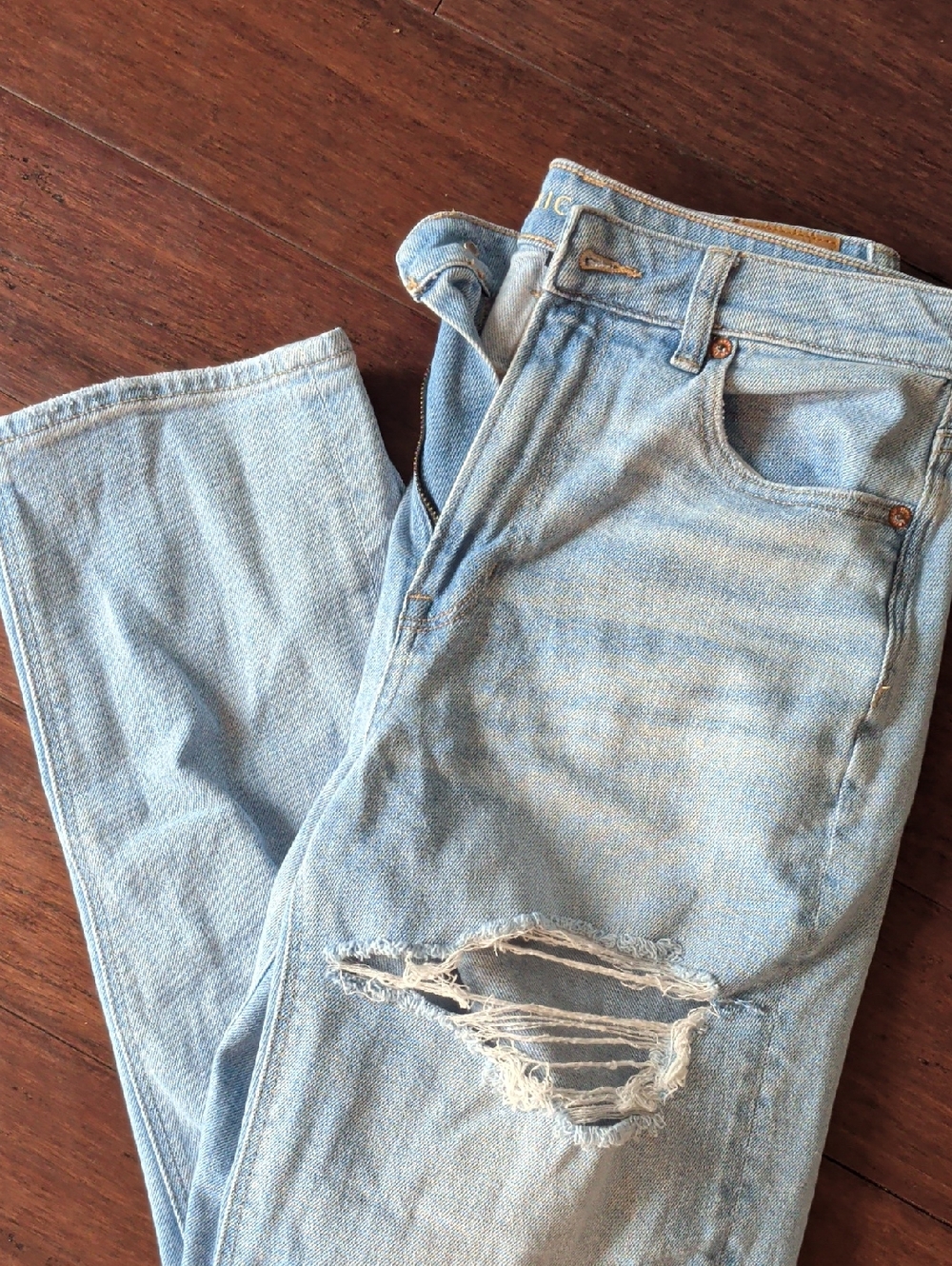 American Eagle Outfitters Mom Straight Women’s Jeans with Knee Distress